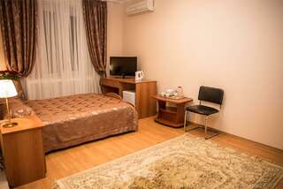 Гостиница VIP House Hotel Самара Номер улучшенный комфорт с 1 двуспальной кроватью-8