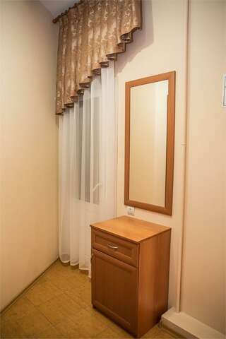 Гостиница VIP House Hotel Самара Номер улучшенный комфорт с 1 двуспальной кроватью-7