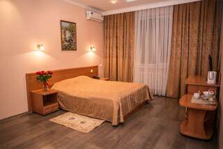 Гостиница VIP House Hotel Самара Номер улучшенный с 1 двуспальной кроватью-1