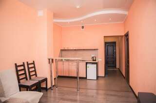 Гостиница VIP House Hotel Самара 2-комнатный номер студия-8